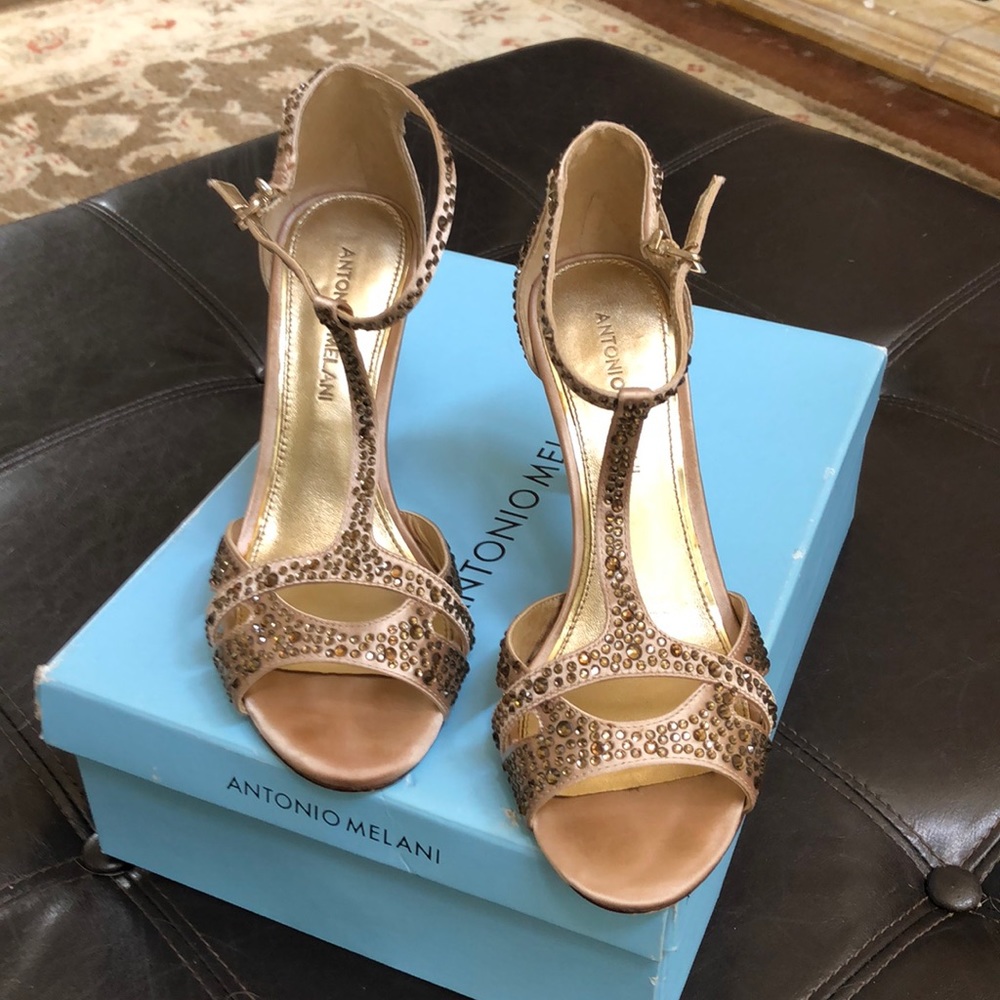 ANTONIO MELANI Size 7 Beautiful Heels!